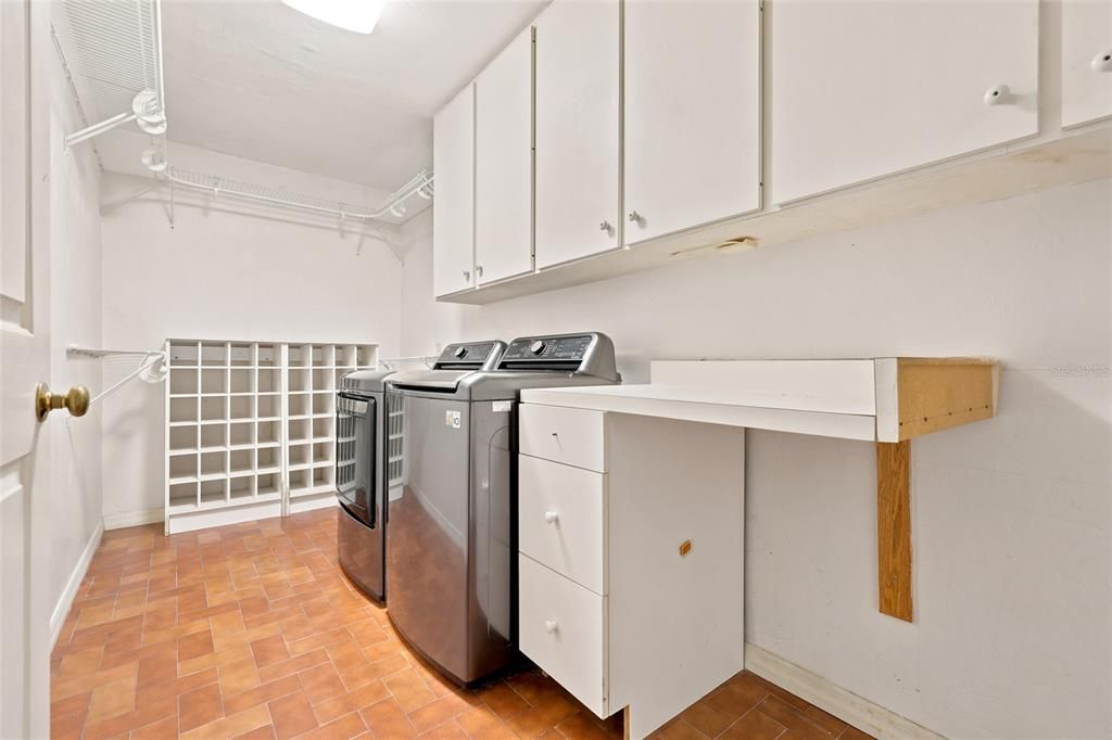 En Venta: $615,000 (6 camas, 4 baños, 4867 Pies cuadrados)