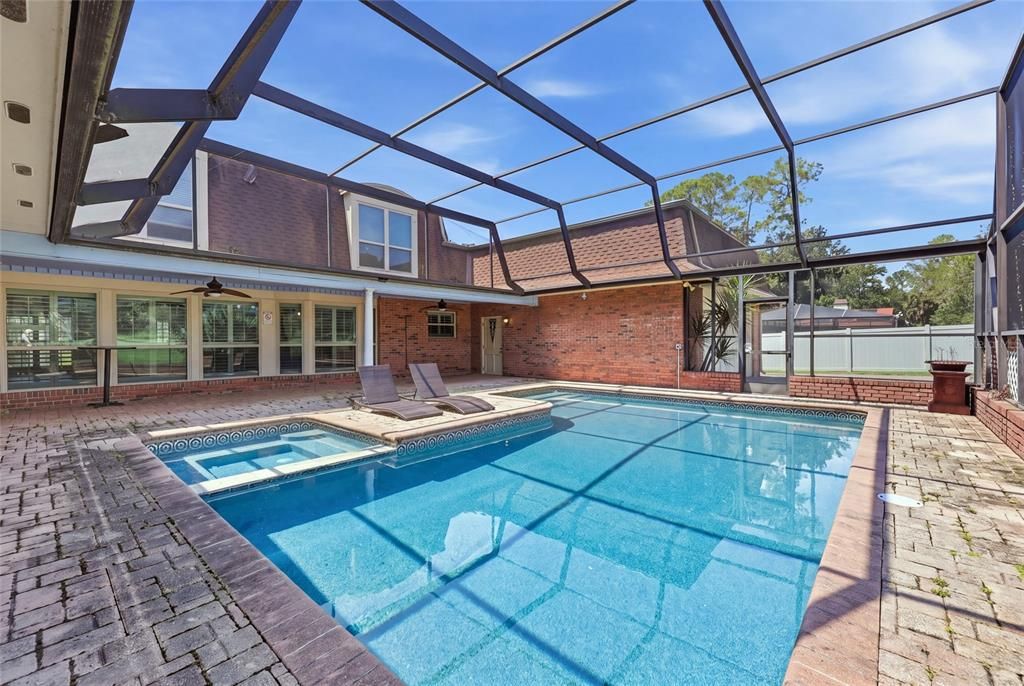 En Venta: $615,000 (6 camas, 4 baños, 4867 Pies cuadrados)