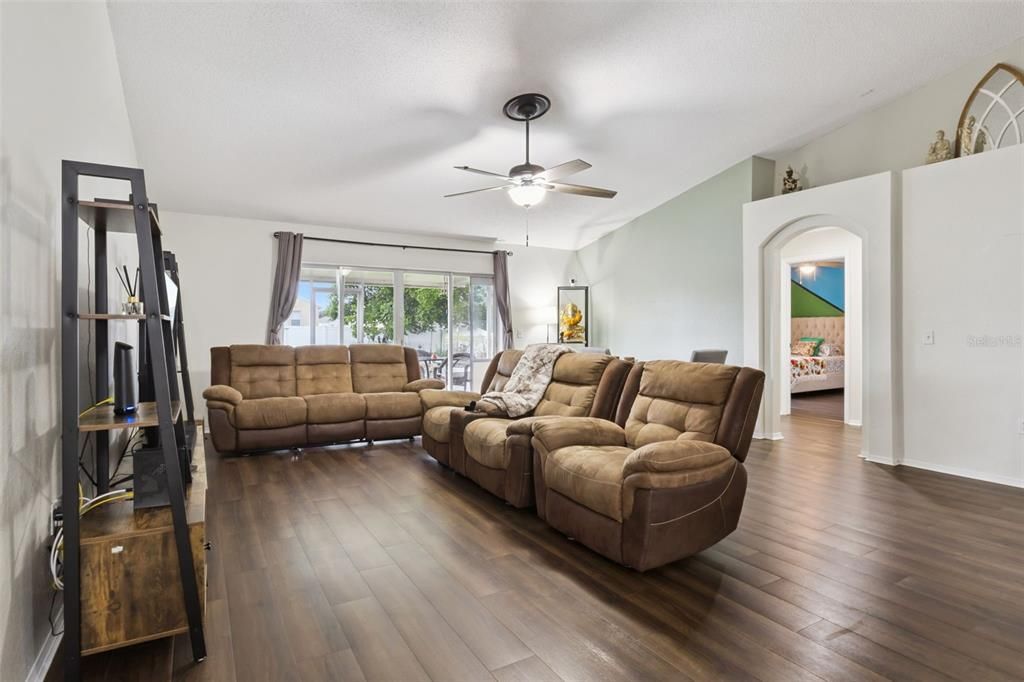 For Sale: $360,000 (3 beds, 2 baths, 1795 Square Feet)
