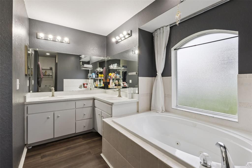 For Sale: $360,000 (3 beds, 2 baths, 1795 Square Feet)