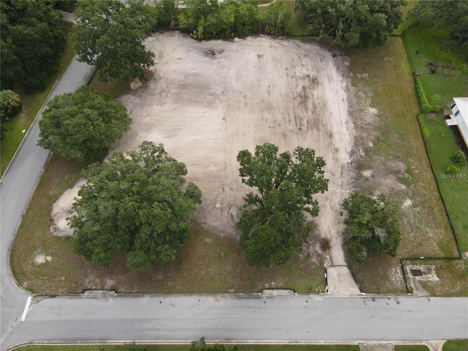 Под контрактом: $755,000 (1.35 acres)