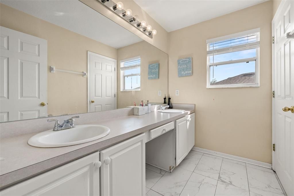 For Sale: $520,000 (5 beds, 3 baths, 2805 Square Feet)