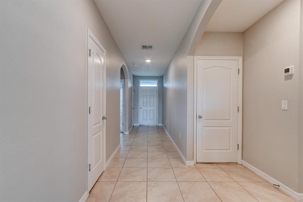 En Venta: $369,000 (4 camas, 2 baños, 1828 Pies cuadrados)