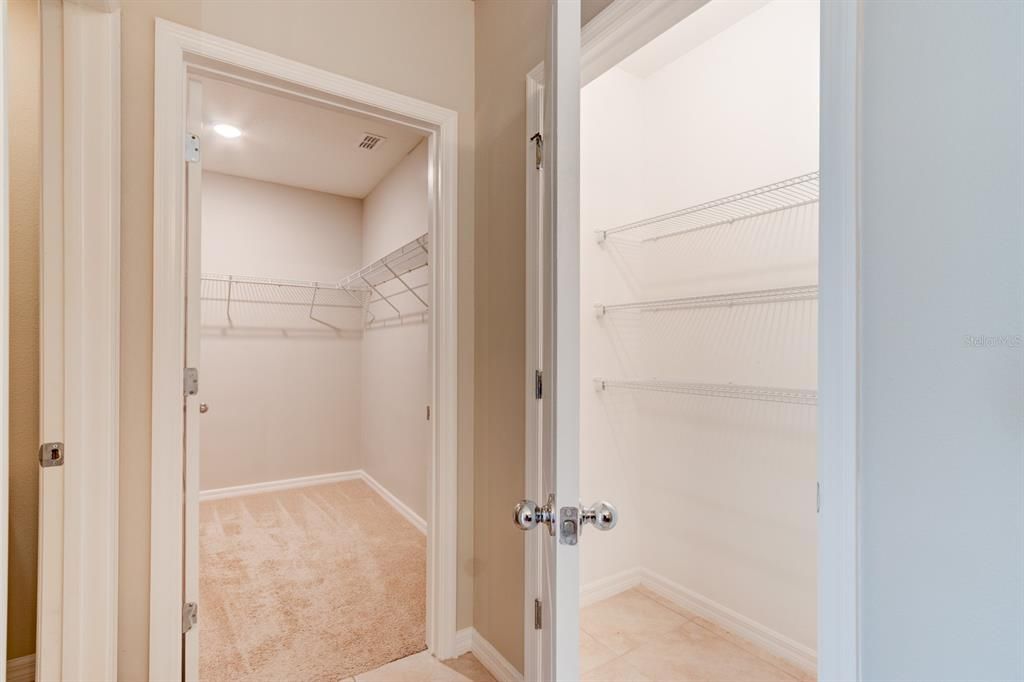 En Venta: $369,000 (4 camas, 2 baños, 1828 Pies cuadrados)