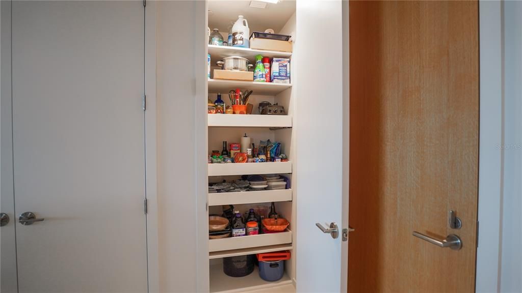 На продажу: $1,375,000 (2 спален, 2 ванн, 1425 Квадратных фут)