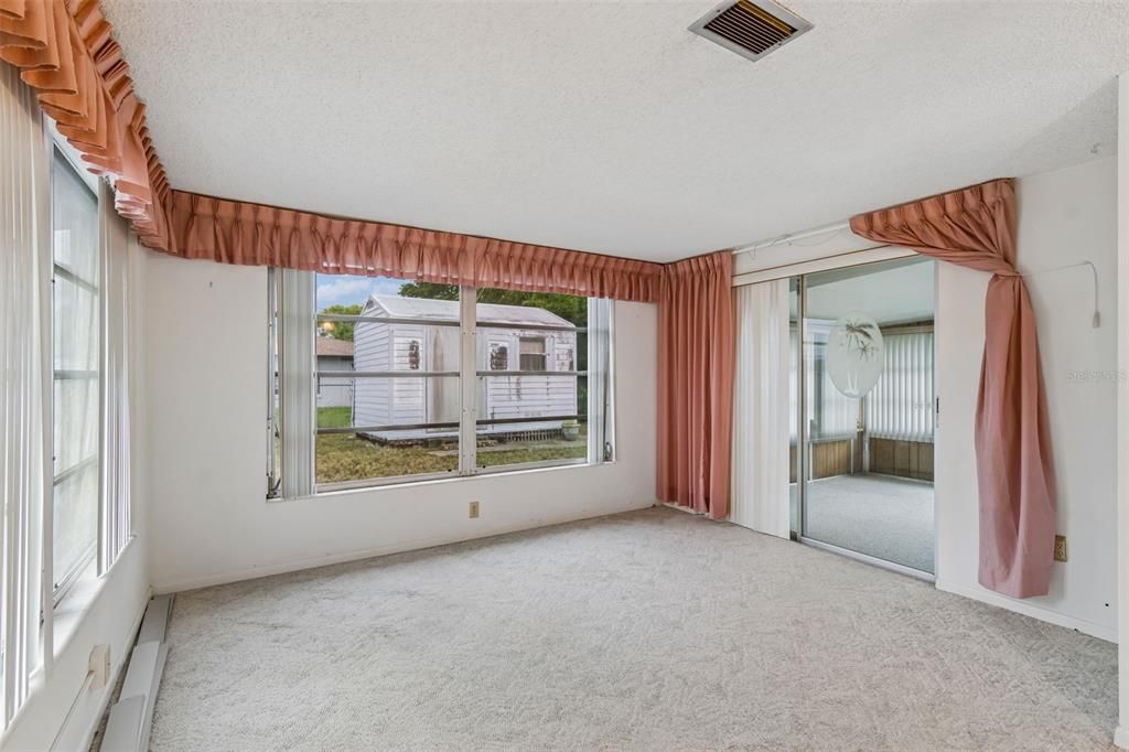 На продажу: $158,000 (2 спален, 1 ванн, 1028 Квадратных фут)