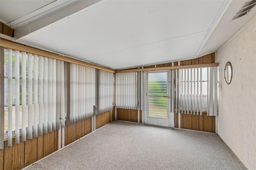 На продажу: $158,000 (2 спален, 1 ванн, 1028 Квадратных фут)