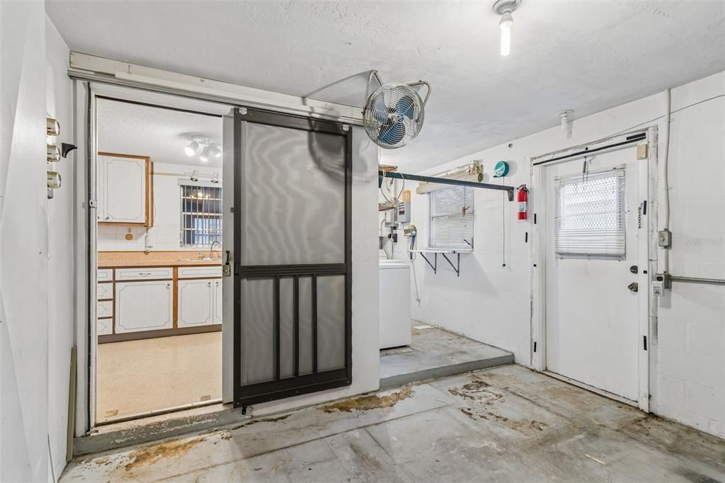 На продажу: $158,000 (2 спален, 1 ванн, 1028 Квадратных фут)