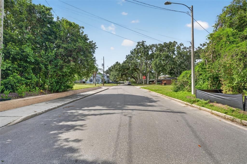 На продажу: $997,500 (0.55 acres)