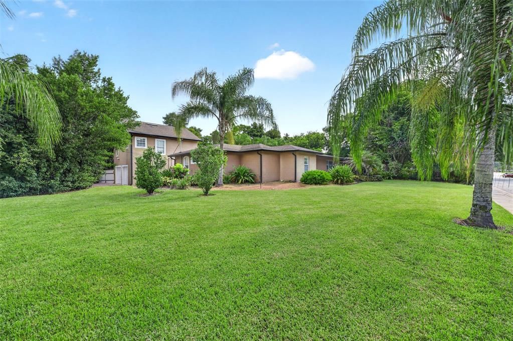 На продажу: $997,500 (0.55 acres)