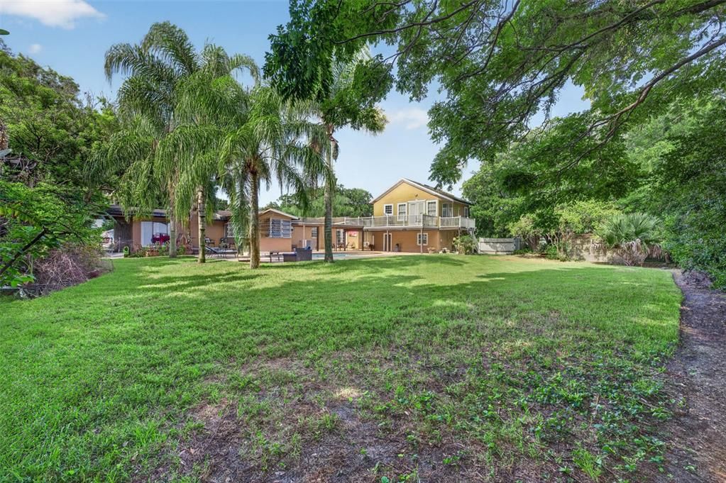 На продажу: $997,500 (0.55 acres)