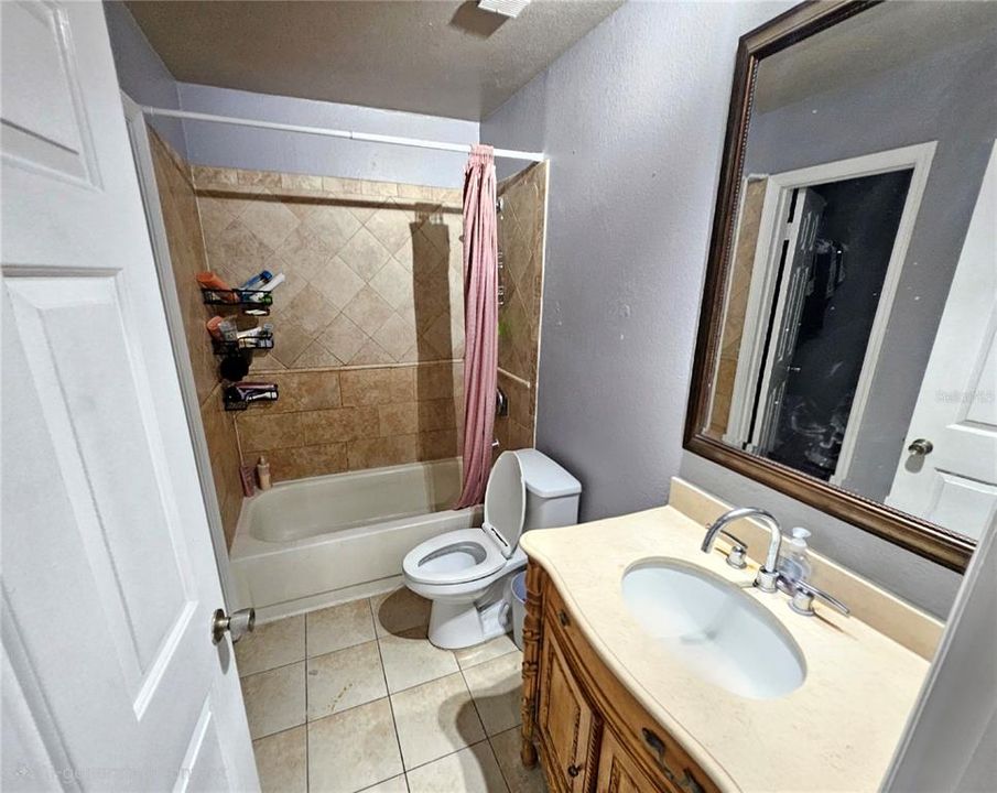 На продажу: $145,000 (2 спален, 2 ванн, 1165 Квадратных фут)