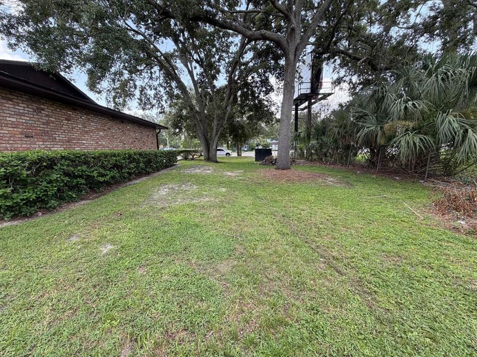 На продажу: $95,000 (0.09 acres)