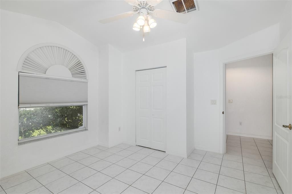 Activo con contrato: $469,900 (4 camas, 2 baños, 1831 Pies cuadrados)
