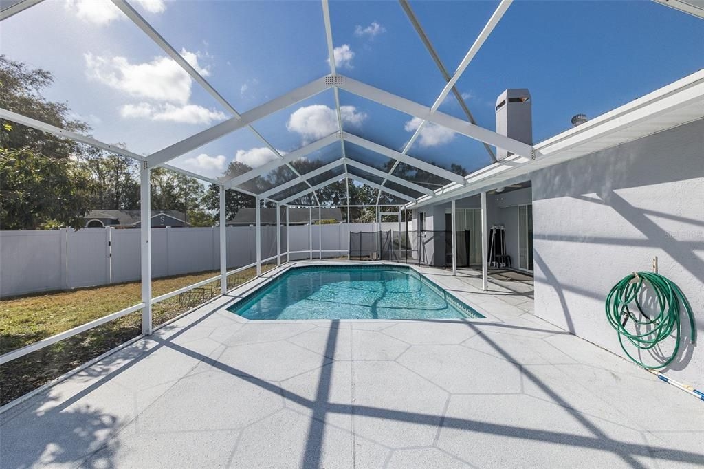 Activo con contrato: $469,900 (4 camas, 2 baños, 1831 Pies cuadrados)