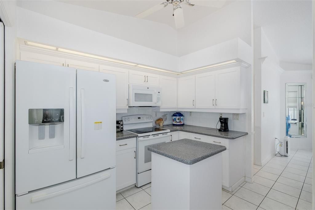 Activo con contrato: $469,900 (4 camas, 2 baños, 1831 Pies cuadrados)