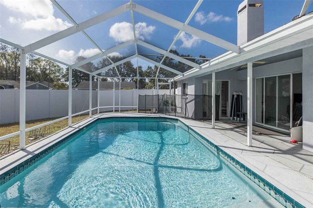 Activo con contrato: $469,900 (4 camas, 2 baños, 1831 Pies cuadrados)
