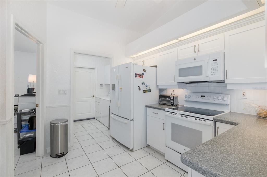 Activo con contrato: $469,900 (4 camas, 2 baños, 1831 Pies cuadrados)