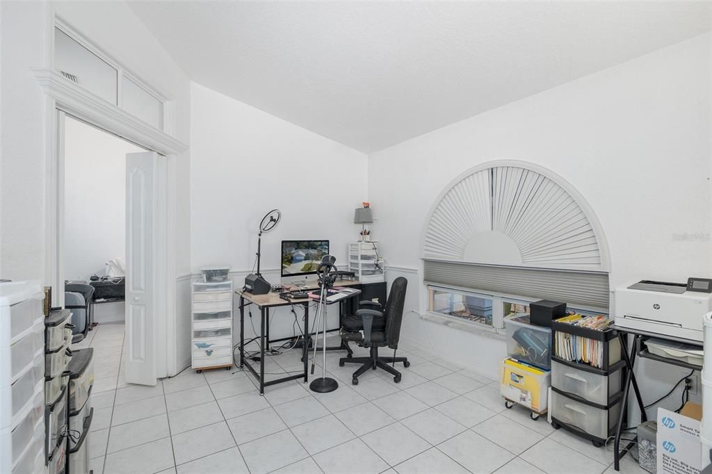 Activo con contrato: $469,900 (4 camas, 2 baños, 1831 Pies cuadrados)