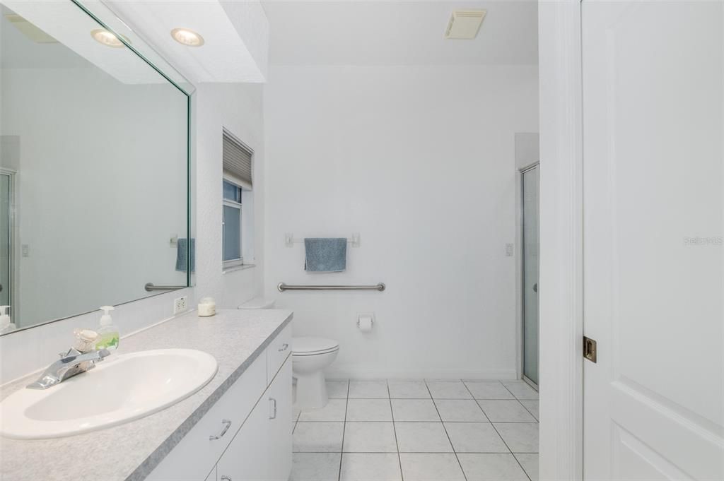 Activo con contrato: $469,900 (4 camas, 2 baños, 1831 Pies cuadrados)