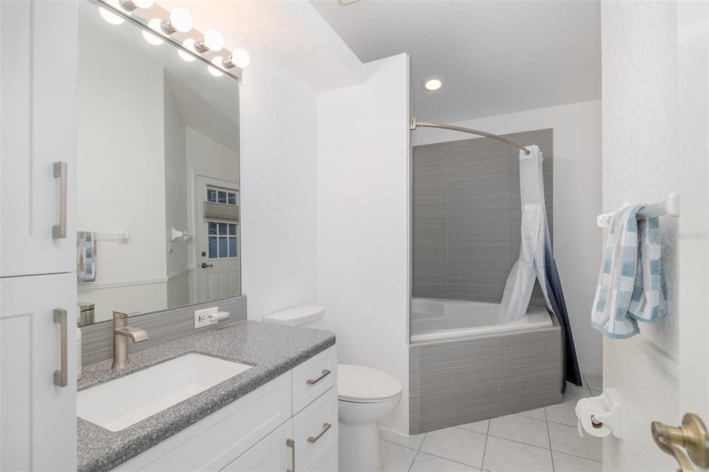 Activo con contrato: $469,900 (4 camas, 2 baños, 1831 Pies cuadrados)