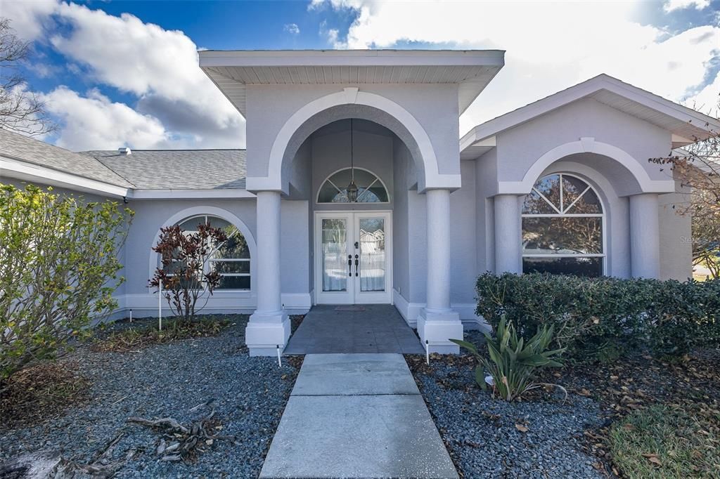 Activo con contrato: $469,900 (4 camas, 2 baños, 1831 Pies cuadrados)