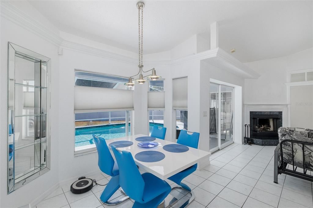 Activo con contrato: $469,900 (4 camas, 2 baños, 1831 Pies cuadrados)