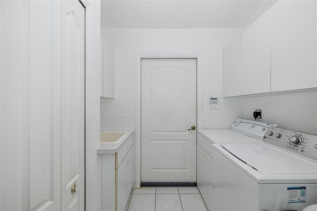 Activo con contrato: $469,900 (4 camas, 2 baños, 1831 Pies cuadrados)
