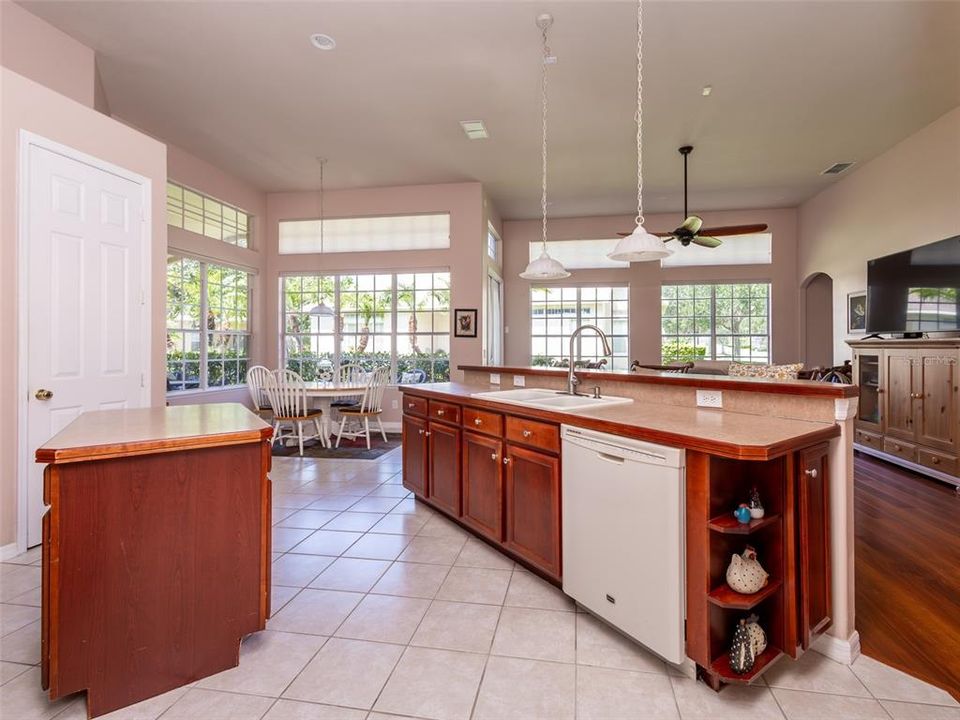 En Venta: $500,000 (4 camas, 3 baños, 2665 Pies cuadrados)