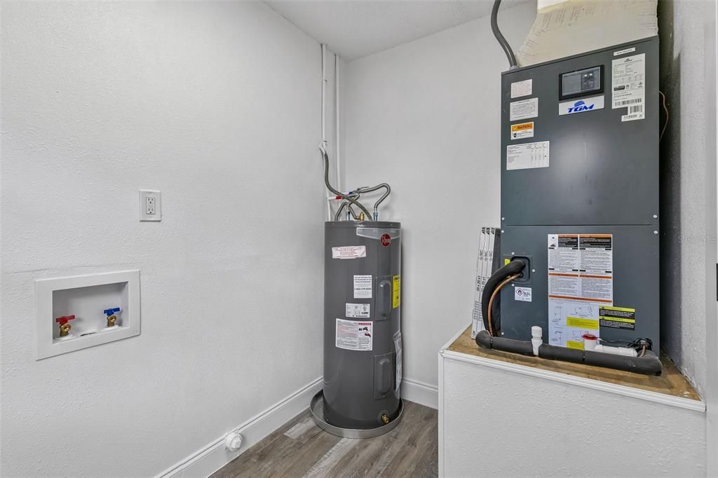 На продажу: $265,000 (2 спален, 1 ванн, 975 Квадратных фут)