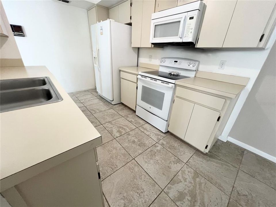 En Venta: $345,000 (3 camas, 3 baños, 1942 Pies cuadrados)