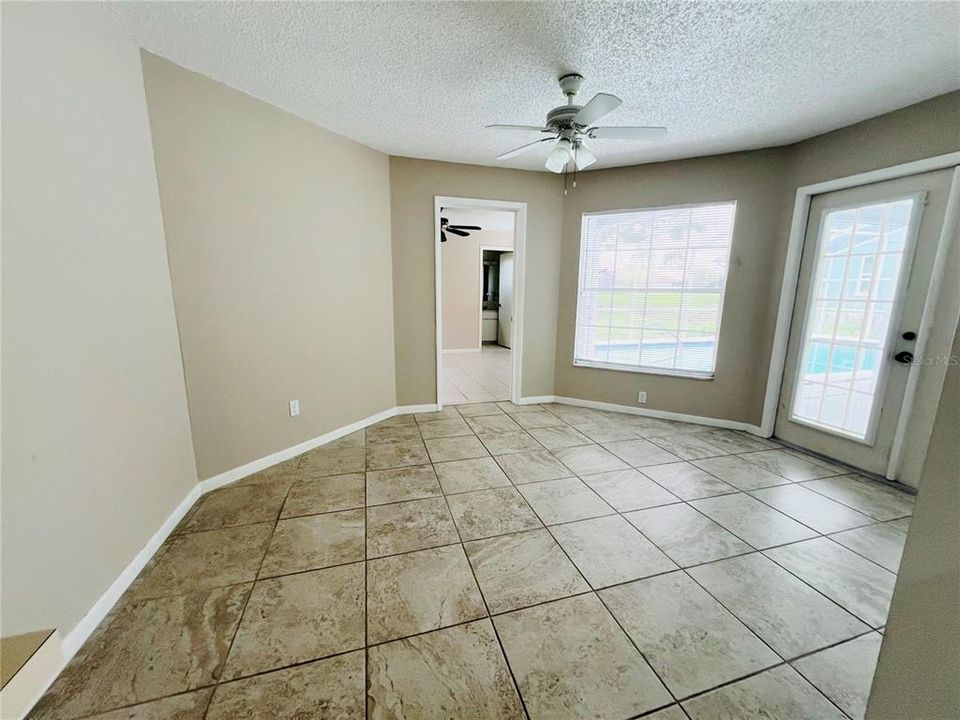 En Venta: $345,000 (3 camas, 3 baños, 1942 Pies cuadrados)
