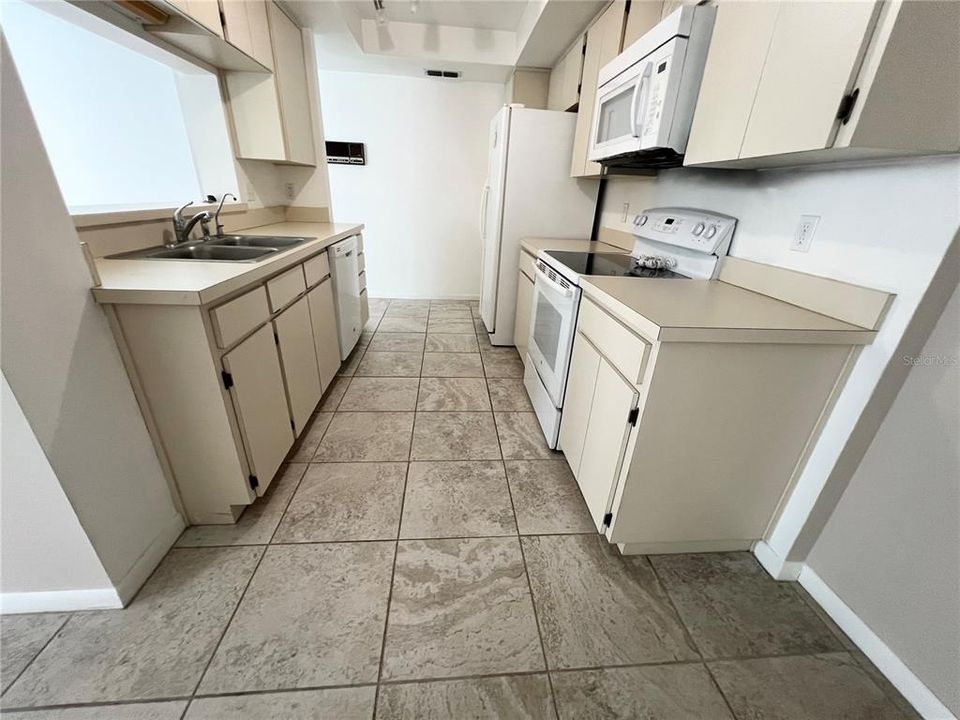 En Venta: $345,000 (3 camas, 3 baños, 1942 Pies cuadrados)