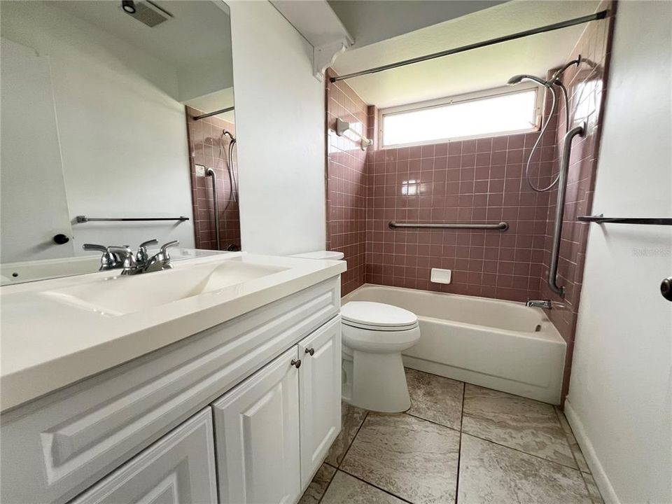 En Venta: $345,000 (3 camas, 3 baños, 1942 Pies cuadrados)