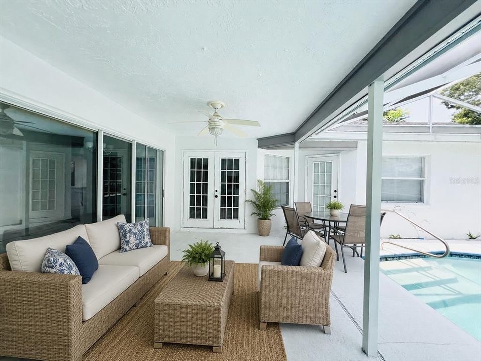En Venta: $345,000 (3 camas, 3 baños, 1942 Pies cuadrados)