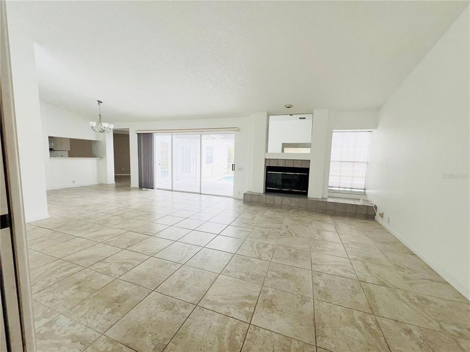 En Venta: $345,000 (3 camas, 3 baños, 1942 Pies cuadrados)