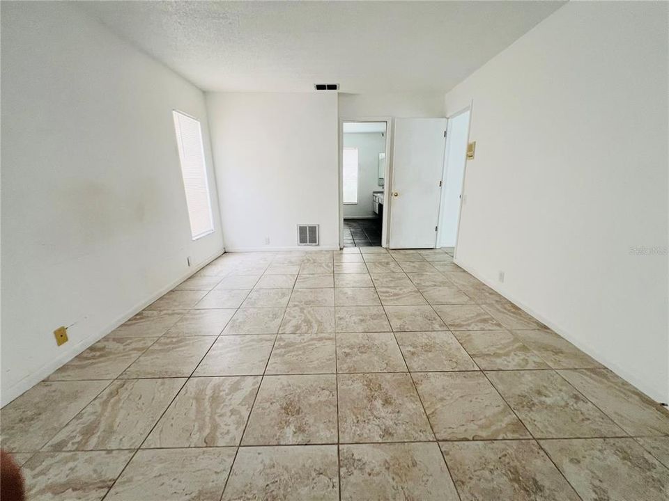 En Venta: $345,000 (3 camas, 3 baños, 1942 Pies cuadrados)