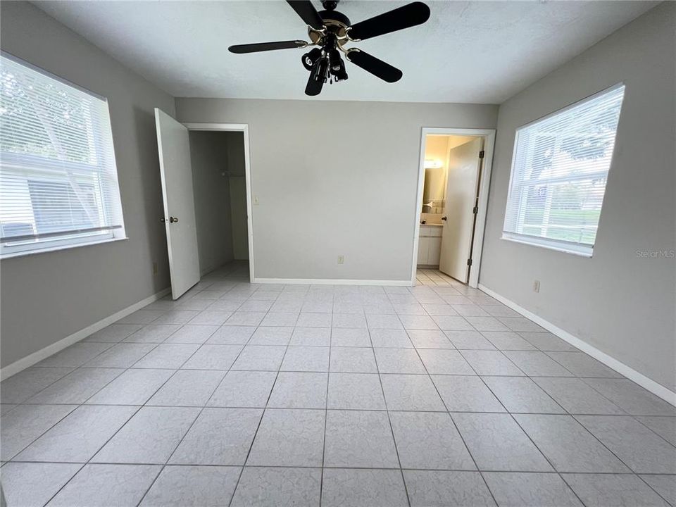 En Venta: $345,000 (3 camas, 3 baños, 1942 Pies cuadrados)
