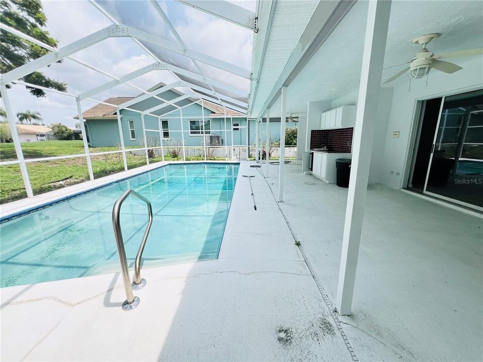 En Venta: $345,000 (3 camas, 3 baños, 1942 Pies cuadrados)