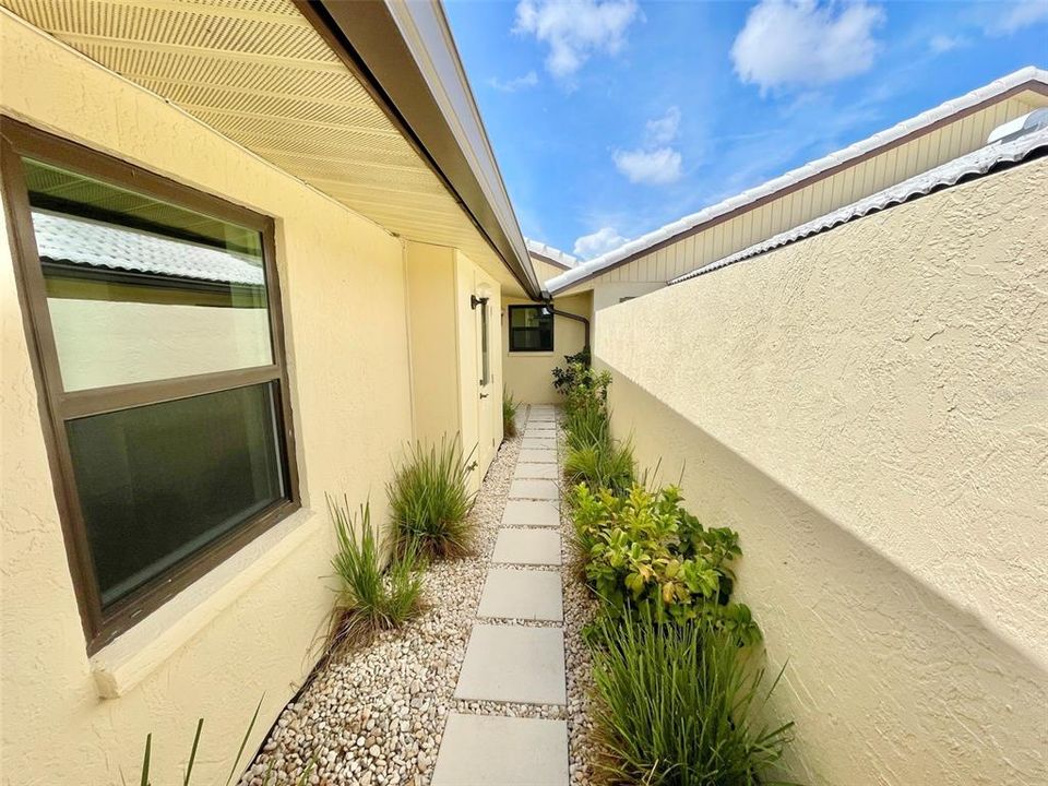 For Sale: $375,000 (2 beds, 2 baths, 1770 Square Feet)