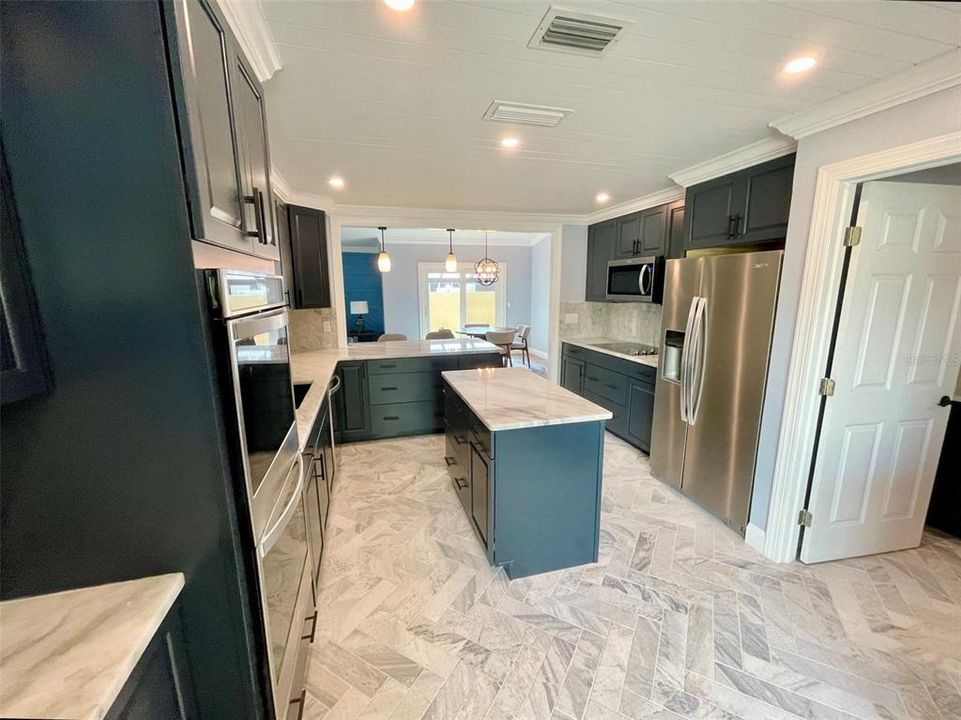 For Sale: $375,000 (2 beds, 2 baths, 1770 Square Feet)