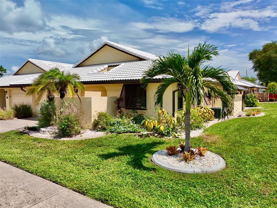 For Sale: $375,000 (2 beds, 2 baths, 1770 Square Feet)
