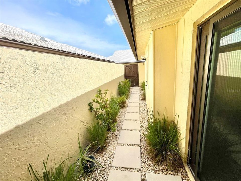 For Sale: $375,000 (2 beds, 2 baths, 1770 Square Feet)