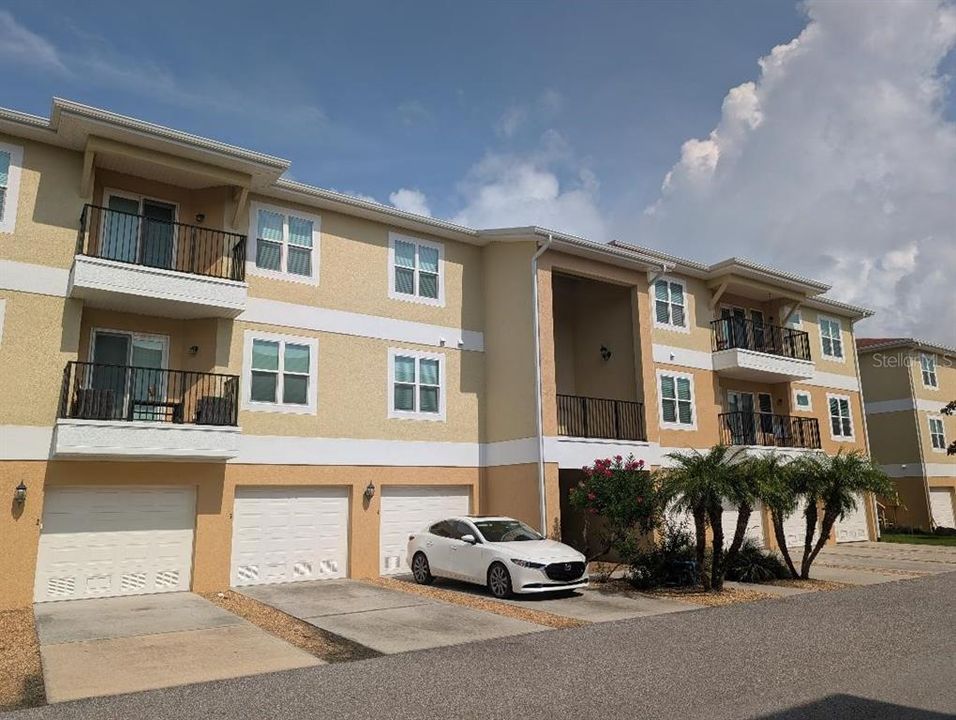 For Sale: $215,000 (3 beds, 2 baths, 1228 Square Feet)