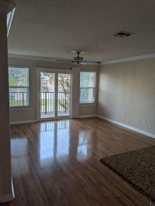 For Sale: $215,000 (3 beds, 2 baths, 1228 Square Feet)