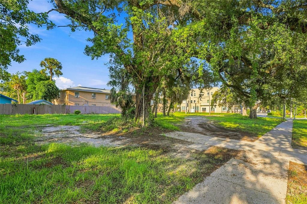 For Sale: $6,000,000 (0.85 acres)