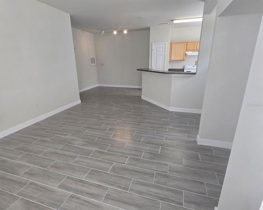 For Rent: $1,595 (1 beds, 1 baths, 776 Square Feet)