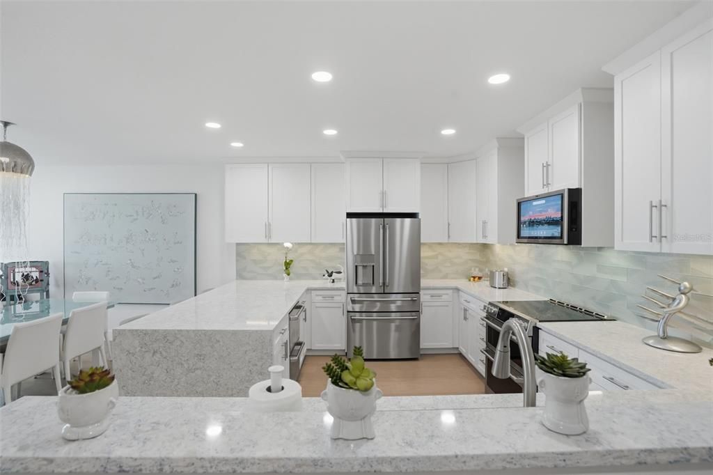 For Sale: $749,000 (2 beds, 2 baths, 1403 Square Feet)