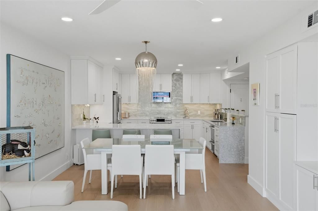 For Sale: $749,000 (2 beds, 2 baths, 1403 Square Feet)