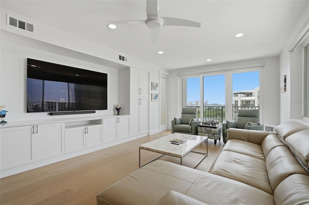 For Sale: $749,000 (2 beds, 2 baths, 1403 Square Feet)